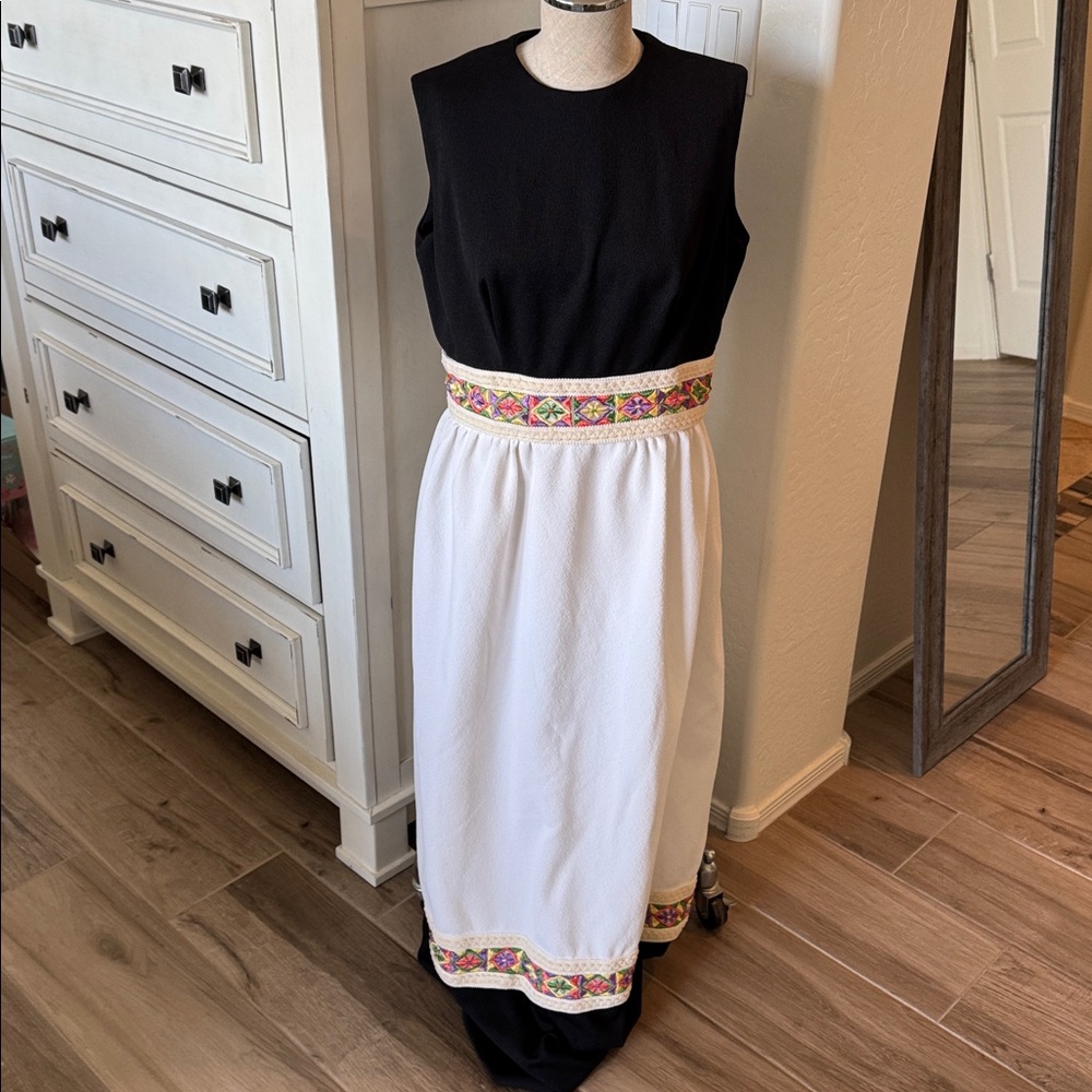 Vintage hostess embroidered maxi dress